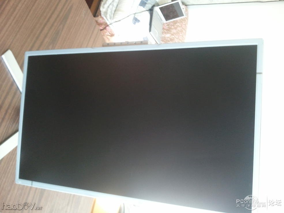 点击查看原图 纯铝打造360°全方位旋转带升降极薄,超窄边框23.6寸显示器