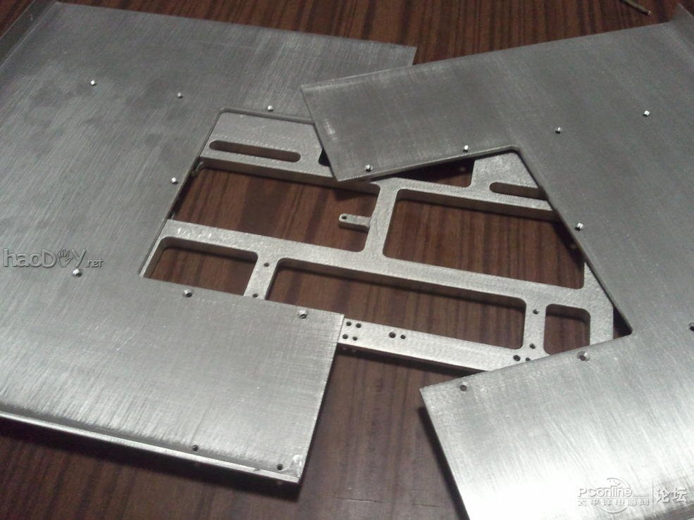 点击查看原图 纯铝打造360°全方位旋转带升降极薄,超窄边框23.6寸显示器