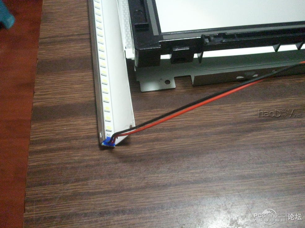 点击查看原图 纯铝打造360°全方位旋转带升降极薄,超窄边框23.6寸显示器