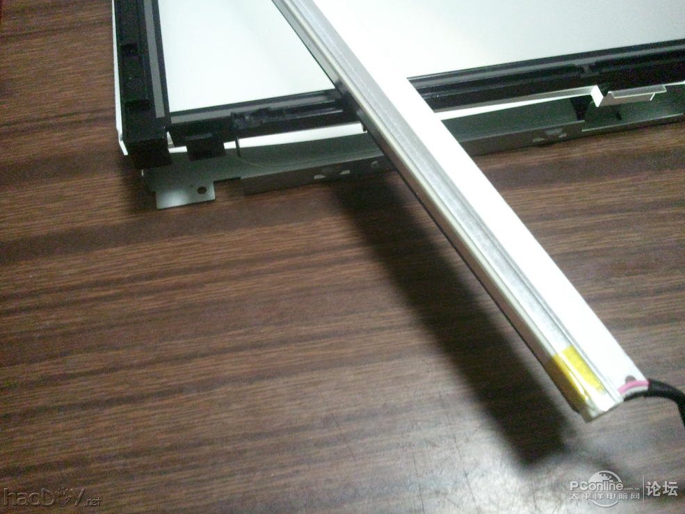 点击查看原图 纯铝打造360°全方位旋转带升降极薄,超窄边框23.6寸显示器