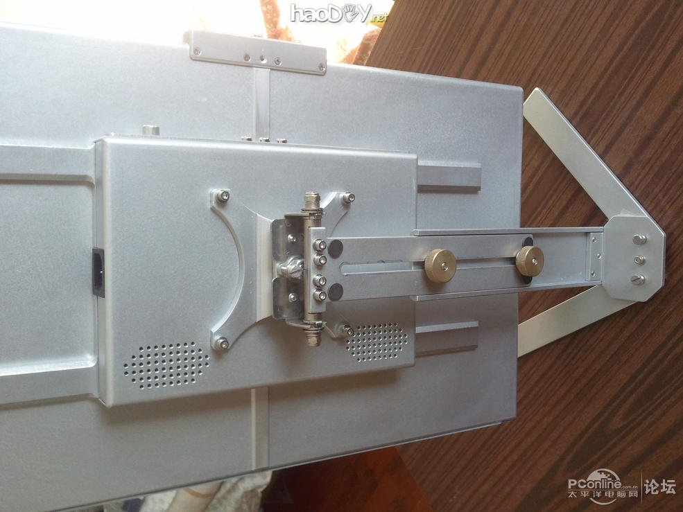 点击查看原图 纯铝打造360°全方位旋转带升降极薄,超窄边框23.6寸显示器