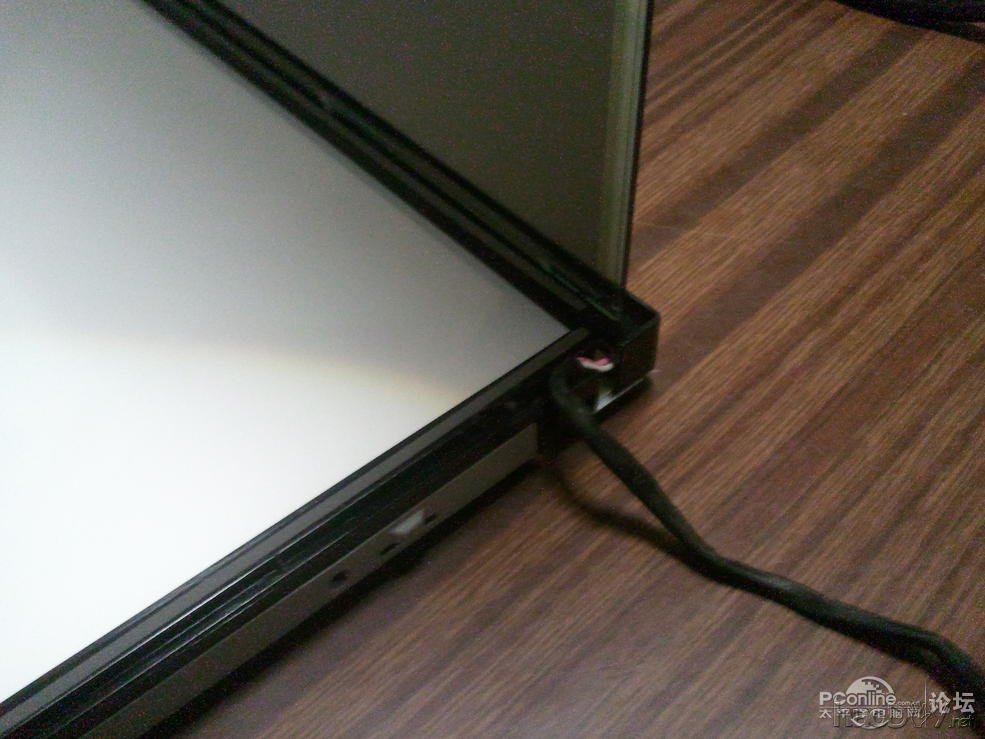 点击查看原图 纯铝打造360°全方位旋转带升降极薄,超窄边框23.6寸显示器