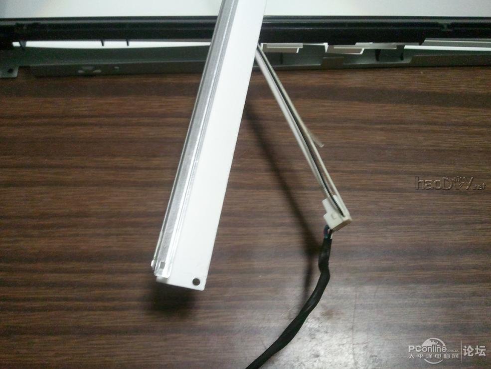 点击查看原图 纯铝打造360°全方位旋转带升降极薄,超窄边框23.6寸显示器