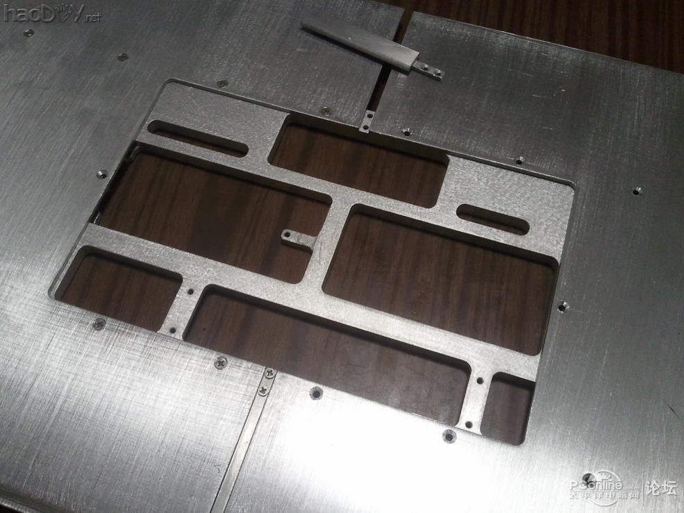 点击查看原图 纯铝打造360°全方位旋转带升降极薄,超窄边框23.6寸显示器