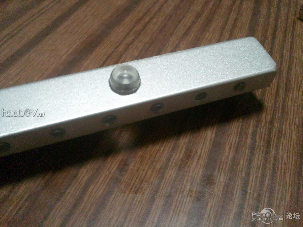 点击查看原图 纯铝打造360°全方位旋转带升降极薄,超窄边框23.6寸显示器