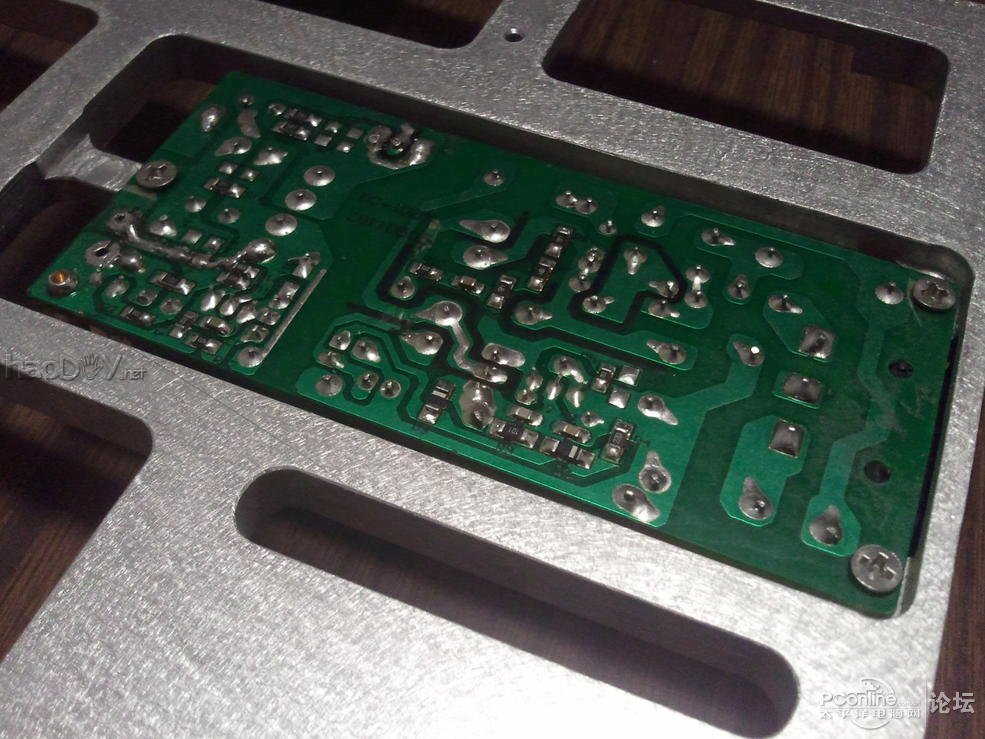 点击查看原图 纯铝打造360°全方位旋转带升降极薄,超窄边框23.6寸显示器