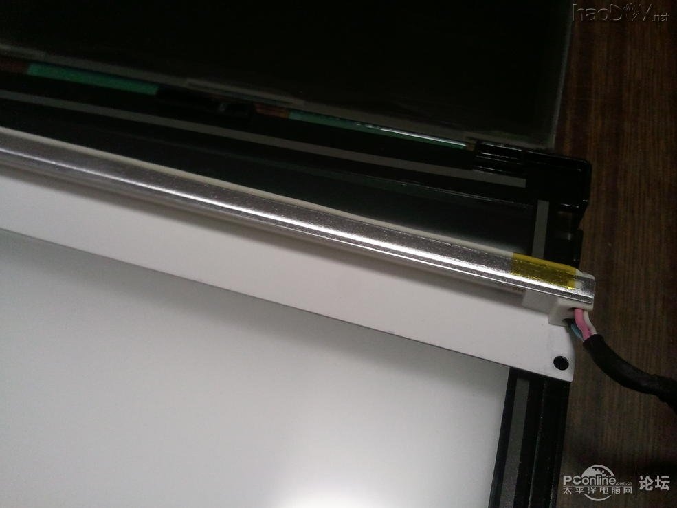 点击查看原图 纯铝打造360°全方位旋转带升降极薄,超窄边框23.6寸显示器