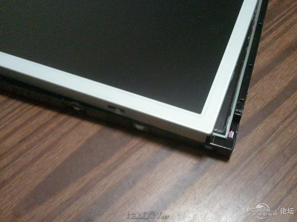 点击查看原图 纯铝打造360°全方位旋转带升降极薄,超窄边框23.6寸显示器