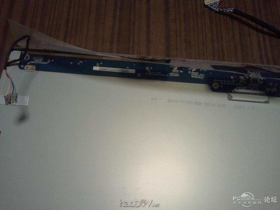 点击查看原图 纯铝打造360°全方位旋转带升降极薄,超窄边框23.6寸显示器