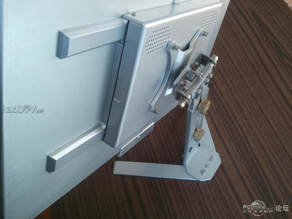 点击查看原图 纯铝打造360°全方位旋转带升降极薄,超窄边框23.6寸显示器