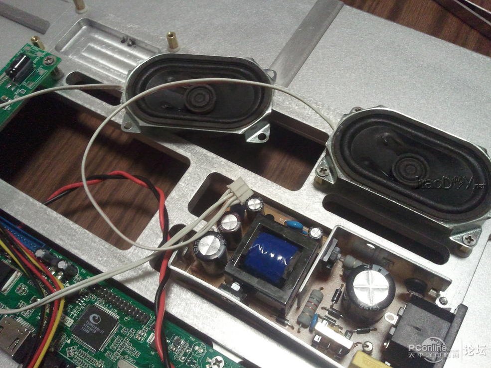 点击查看原图 纯铝打造360°全方位旋转带升降极薄,超窄边框23.6寸显示器