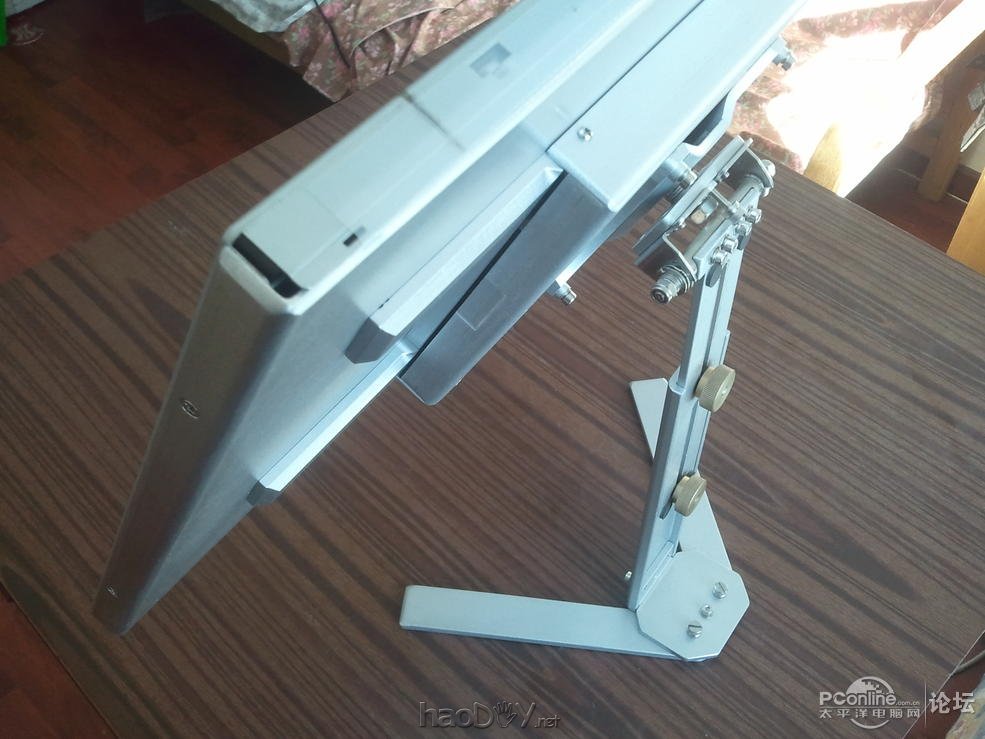 点击查看原图 纯铝打造360°全方位旋转带升降极薄,超窄边框23.6寸显示器