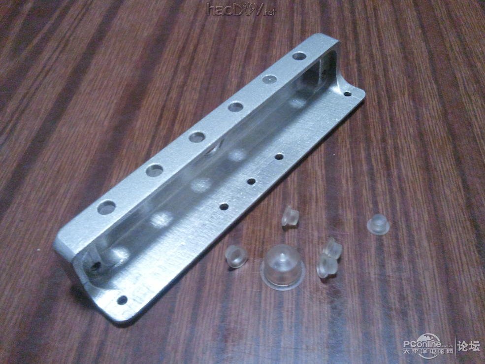 点击查看原图 纯铝打造360°全方位旋转带升降极薄,超窄边框23.6寸显示器