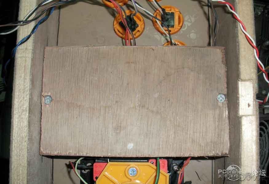 点击查看原图 另类游戏摇杆,怪异的兼容性:只要键盘能玩的它都支持