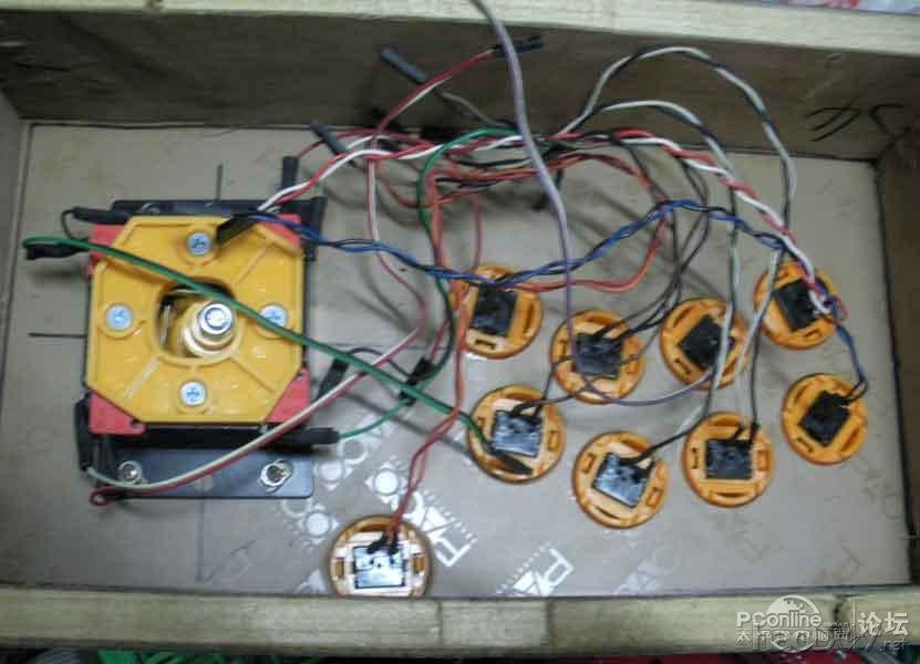 点击查看原图 另类游戏摇杆,怪异的兼容性:只要键盘能玩的它都支持