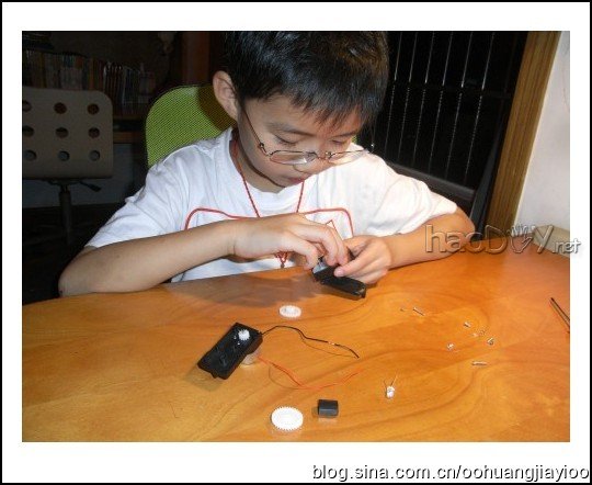 小实验--手摇发电机 益智科学科技小实验发明--手摇发电机