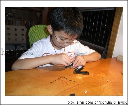 小实验--手摇发电机 益智科学科技小实验发明--手摇发电机