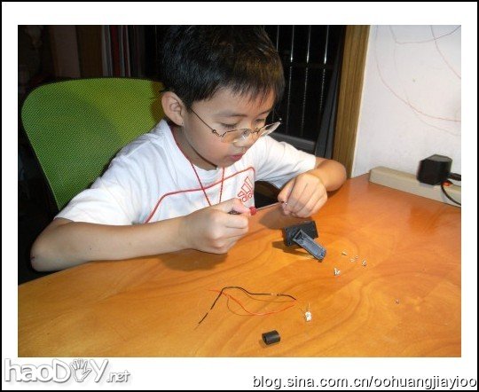 小实验--手摇发电机 益智科学科技小实验发明--手摇发电机