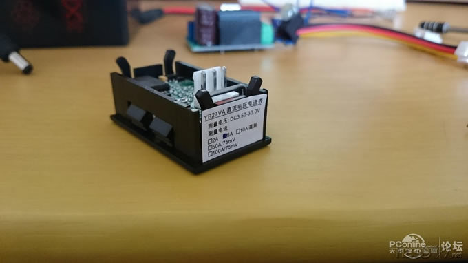 点击查看原图 嫌移动电源不给力?来大的才好玩 12v转降压5v数显手机充电器 视