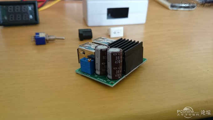 点击查看原图 嫌移动电源不给力?来大的才好玩 12v转降压5v数显手机充电器 视