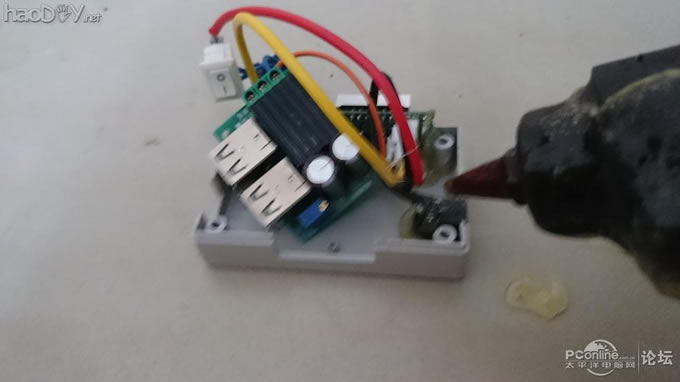 点击查看原图 嫌移动电源不给力?来大的才好玩 12v转降压5v数显手机充电器 视