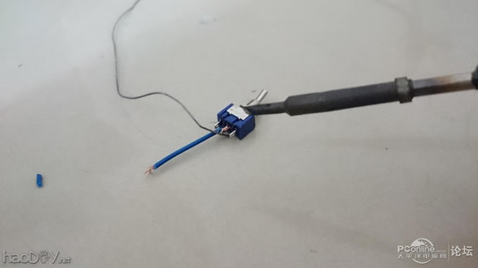 点击查看原图 嫌移动电源不给力?来大的才好玩 12v转降压5v数显手机充电器 视