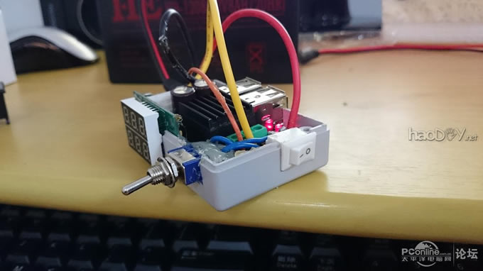 点击查看原图 嫌移动电源不给力?来大的才好玩 12v转降压5v数显手机充电器 视