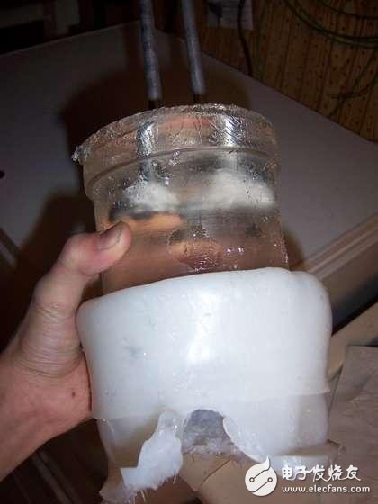 牛人教你制造超大号“卖萌”巨型LED灯