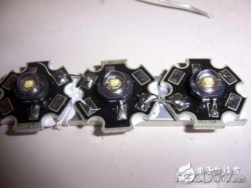 牛人教你制造超大号“卖萌”巨型LED灯