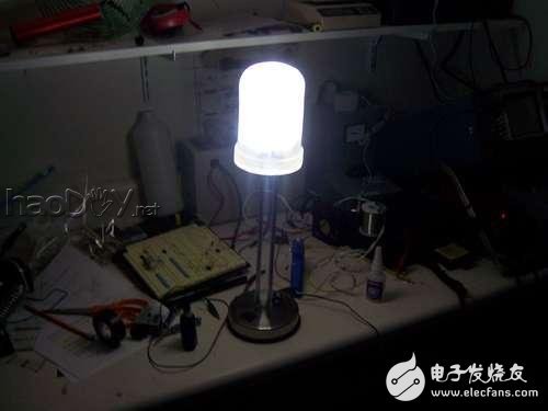 牛人教你制造超大号“卖萌”巨型LED灯