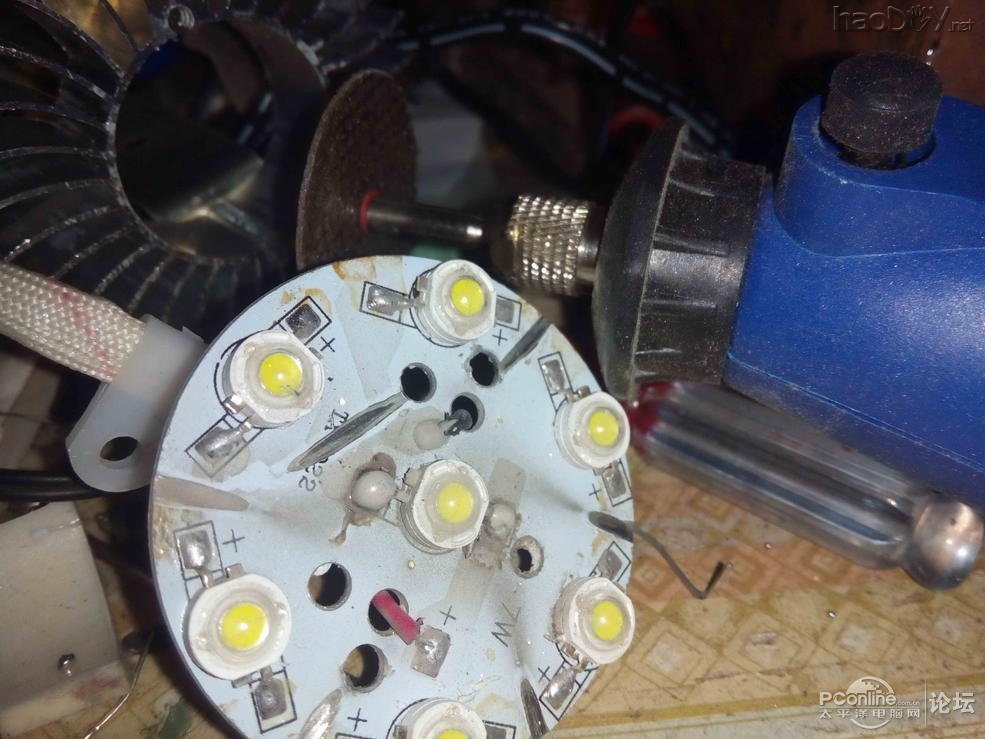 点击查看原图 一只坏LED射灯改装便携式射灯