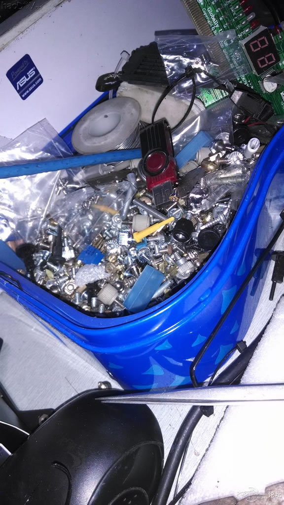 点击查看原图 硬盘变身记!LZ 怒改复古表电子钟