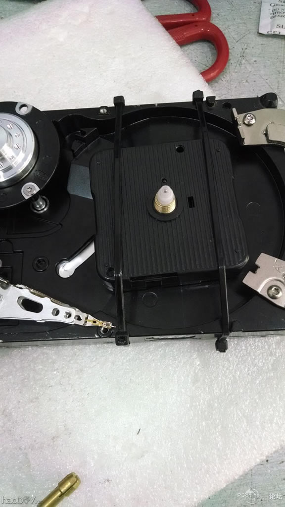 点击查看原图 硬盘变身记!LZ 怒改复古表电子钟