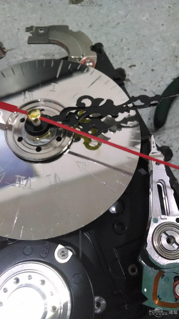 点击查看原图 硬盘变身记!LZ 怒改复古表电子钟