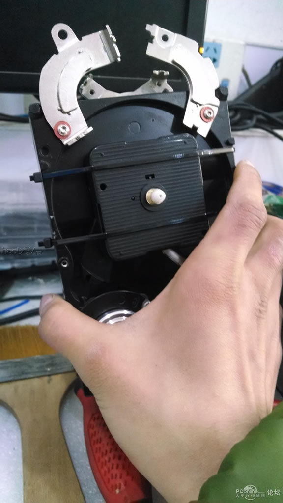 点击查看原图 硬盘变身记!LZ 怒改复古表电子钟