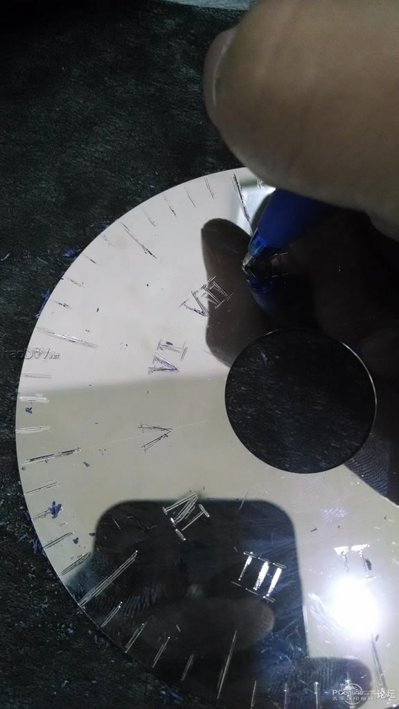 点击查看原图 硬盘变身记!LZ 怒改复古表电子钟