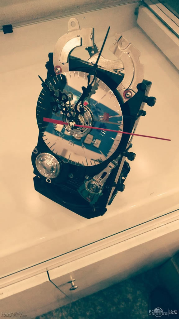 点击查看原图 硬盘变身记!LZ 怒改复古表电子钟
