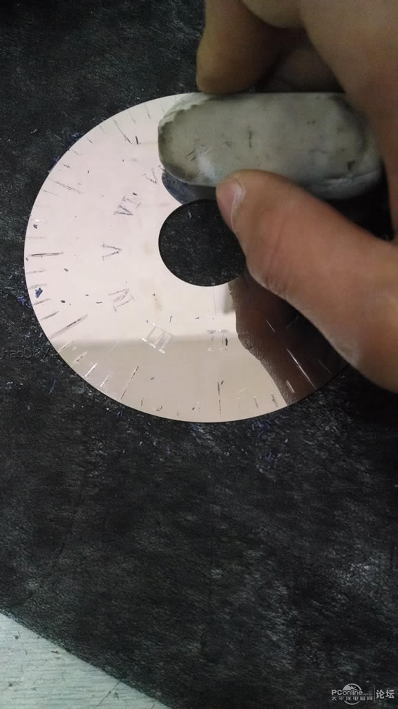 点击查看原图 硬盘变身记!LZ 怒改复古表电子钟