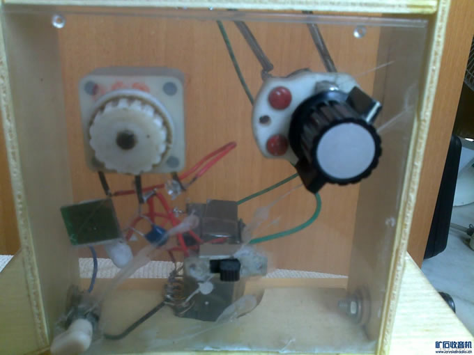 20140205440.jpg “劫频济幅”的FM/AM矿石收音机