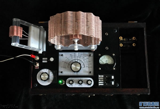 点亮发光二极管.jpg 花蓝线圈便携式矿石收音机