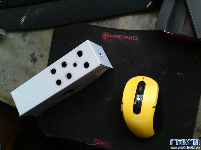 电源盒是钛金板0.5mm很硬转孔最难 电源盒是钛金板0.5mm很硬转孔最难