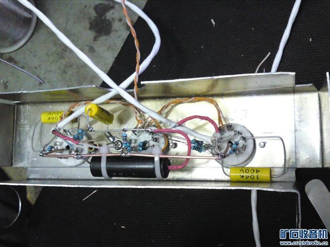 左右输出管的地由主地线入中点 左右输出管的地由主地线入中点