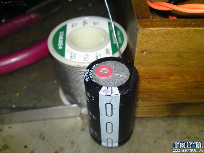 高压电容加垫片绝缘用ab胶固定在铁盒内 高压电容加垫片绝缘用ab胶固定在铁盒内