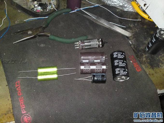 输出电容250V2.2和180V100都是优质的电源滤波是330 输出电容250V2.2和180V100都是优质的电源滤波是330