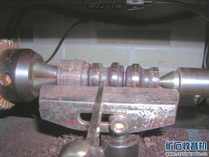 车制.JPG 全手工制作的仿古矿石收音机