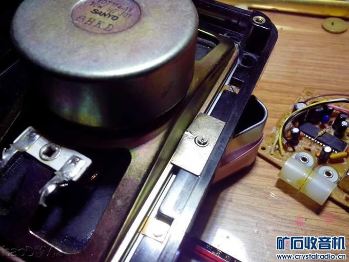 采用原玻璃固定螺孔 采用原玻璃固定螺孔