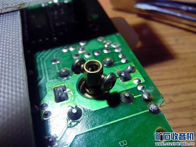 双面螺丝结构固定 MF500型万用表改造的收音机!!