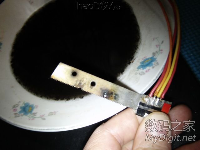 我自制的电火花打孔机成功了 视频