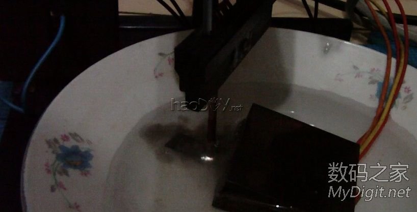 我自制的电火花打孔机成功了 视频