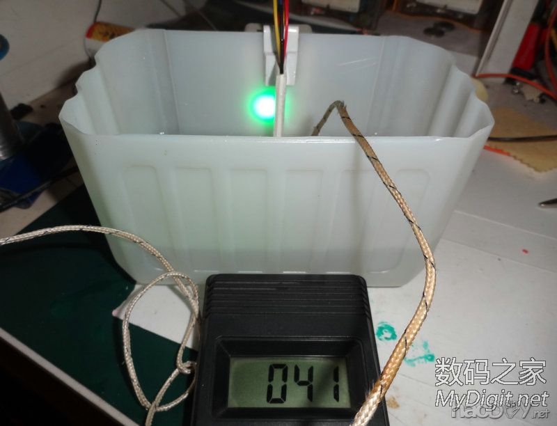 给宝宝们做个恒温的温奶器